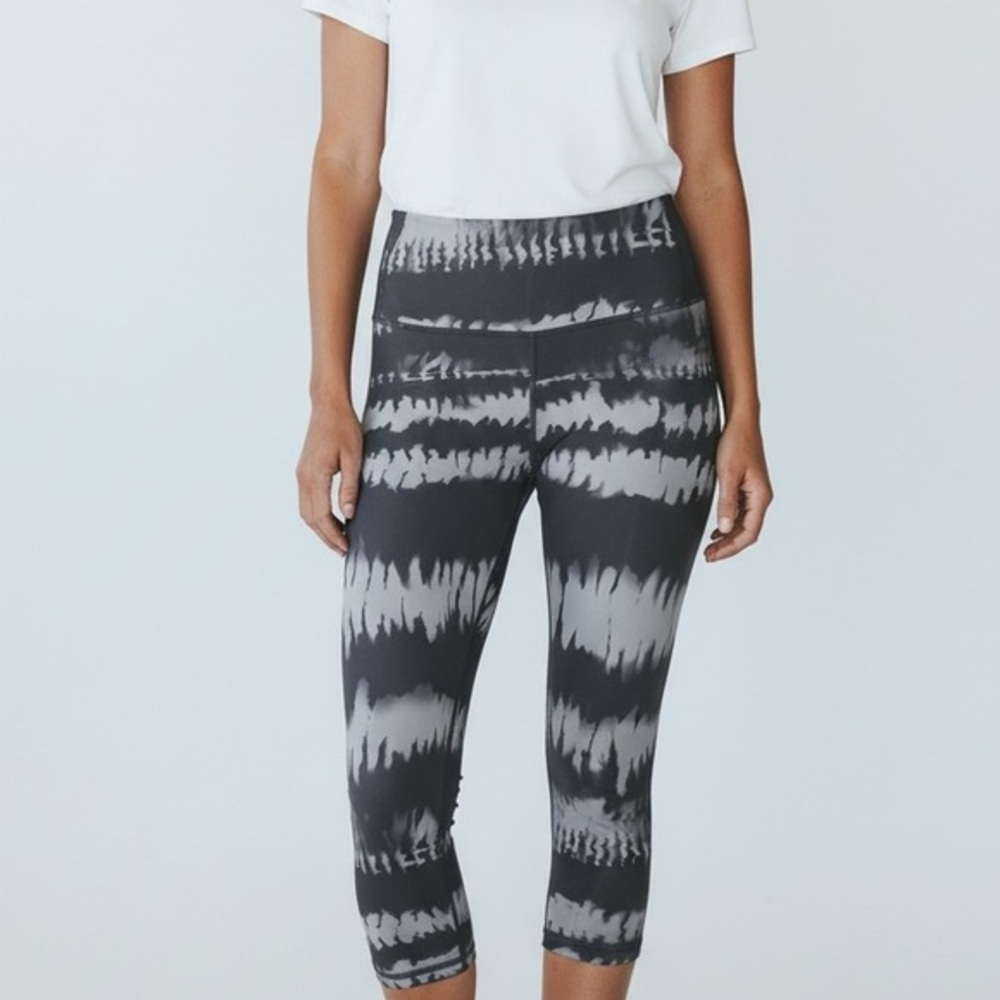 Lucy Black and Gray Patterned Leggings
